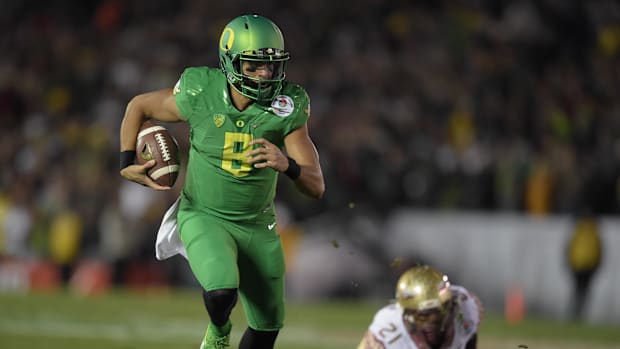 Jan 1, 2015; Pasadena, CA, USA; Oregon Ducks quarterback Marcus Mariota (8) scores on a 23-yard touchdown run in the fourth q