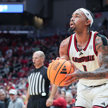 Louisville Cardinals guard J'Vonne Hadley (1) sets up to take a three-point shot during the Cards' final exhibition game before the start of the 2025-26 basketball season at the KFC Yum! Center in Louisville, Kentucky Tuesday October 28, 2028.
