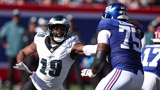 Philadelphia Eagles linebacker Josh Sweat (19) pass rushes against the New York Giants guard Joshua Ezeudu