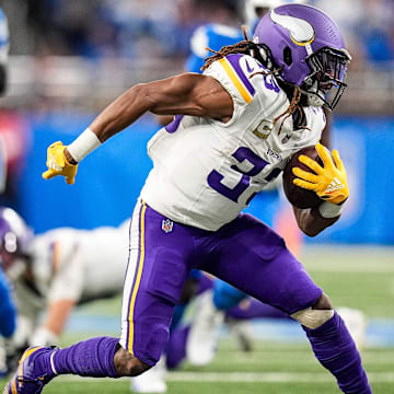 Minnesota Vikings running back Aaron Jones Sr. (33) runs against Detroit Lions during the first half at Ford Field in Detroit on Sunday, November 2, 2025.