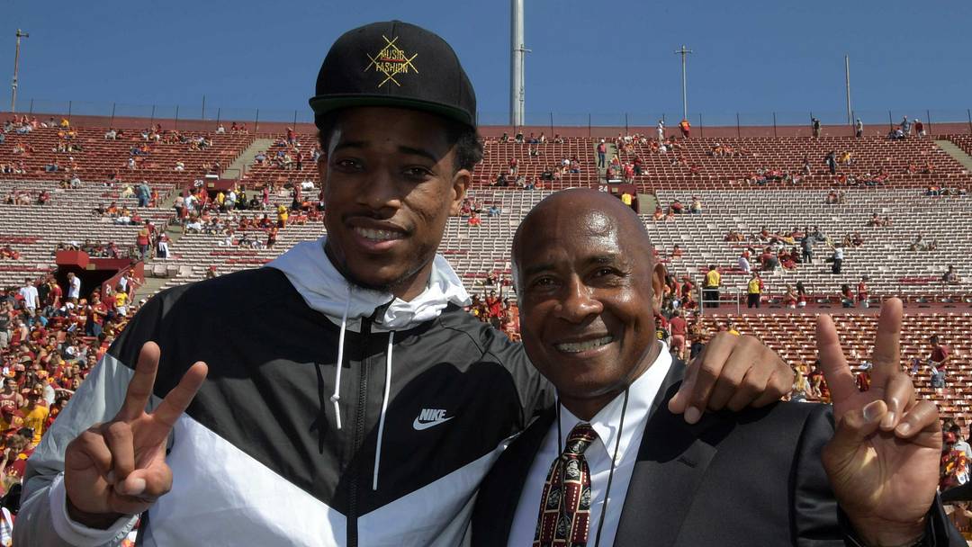 Sep 10, 2016; Los Angeles, CA, USA; Toronto Raptors and USC Trojans former guard DeMar DeRozan (left) poses with USC Trojans athletic director Lynn Swann attend a NCAA football game against the Utah State Aggies at Los Angeles Memorial Coliseum. Mandatory Credit: Kirby Lee-Imagn Images Sep 10, 2016; Los Angeles, CA, USA; Toronto Raptors and USC Trojans former guard DeMar DeRozan (left) poses with USC Trojans athletic director Lynn Swann attend a NCAA football game against the Utah State Aggies at Los Angeles Memorial Coliseum. Mandatory Credit: Kirby Lee-Imagn Images