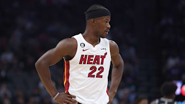 Jimmy Butler, do Miami Heat, foi flagrado usando a camisa do Santos