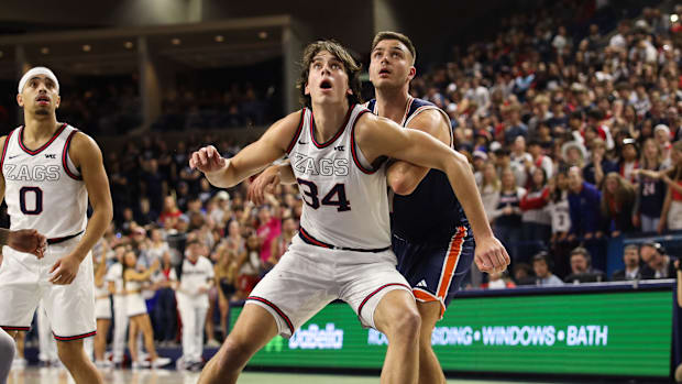 Gonzaga forward Braden Huff (34).
