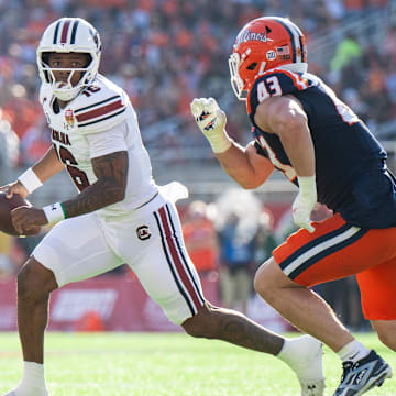 Dec 31, 2024; Orlando, FL, USA; South Carolina Gamecocks quarterback LaNorris Sellers (16) runs the ball against Illinois Fighting Illini linebacker Joe Barna (43) in the first quarter at Camping World Stadium. Mandatory Credit: Jeremy Reper-Imagn Images