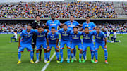 Jugadores de Cruz Azul previo a un partido ante Pumas UNAM.