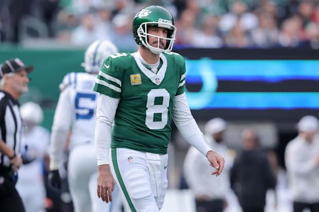 Nov 17, 2024; East Rutherford, New Jersey, USA; Jets’ Aaron Rodgers walks off the field vs. Colts.