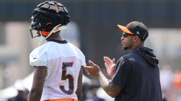 Cincinnati Bengals wide receiver Ja'Marr Chase (right) encourages teammates as he talks with wide receiver Tee Higgins.