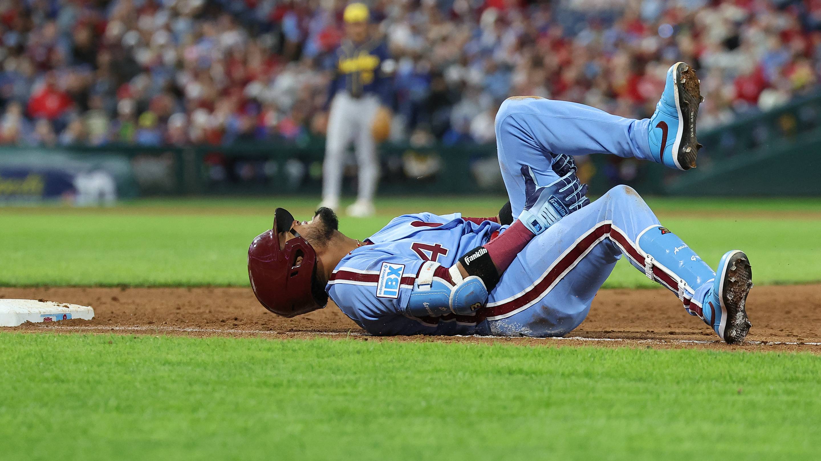 Phillies Lose Luis Arraez To Lower Body Injury Against Brewers