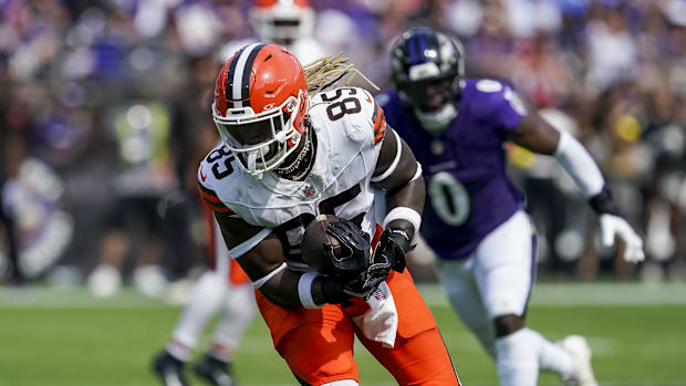 Sep 14, 2025; Baltimore, Maryland, USA; Cleveland Browns tight end David Njoku (85) .