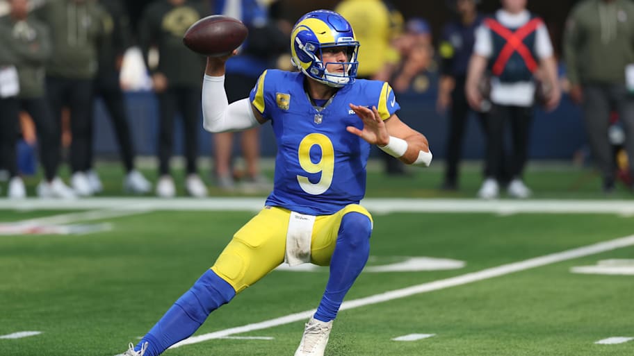 Matthew Stafford led the Rams to a 34–10 win over the Saints.