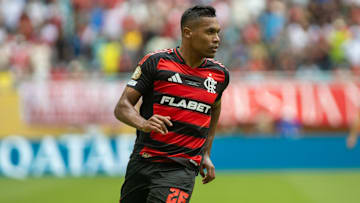 Alex Sandro pode retornar ao time no jogo contra o Estudiantes, pela Libertadores