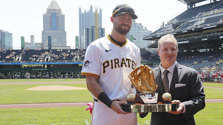 May 11, 2025; Pittsburgh, Pennsylvania, USA; Pittsburgh Pirates second baseman Jared Triolo (19) receives his 2024 Rawlings Gold Glove Awkward from representative Steve Cohen (right) before the game against the Atlanta Braves at PNC Park. Mandatory Credit: Charles LeClaire-Imagn Images May 11, 2025; Pittsburgh, Pennsylvania, USA; Pittsburgh Pirates second baseman Jared Triolo (19) receives his 2024 Rawlings Gold Glove Awkward from representative Steve Cohen (right) before the game against the Atlanta Braves at PNC Park. Mandatory Credit: Charles LeClaire-Imagn Images
