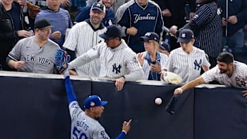 Betts reclamó a los oficiales y procedió el out