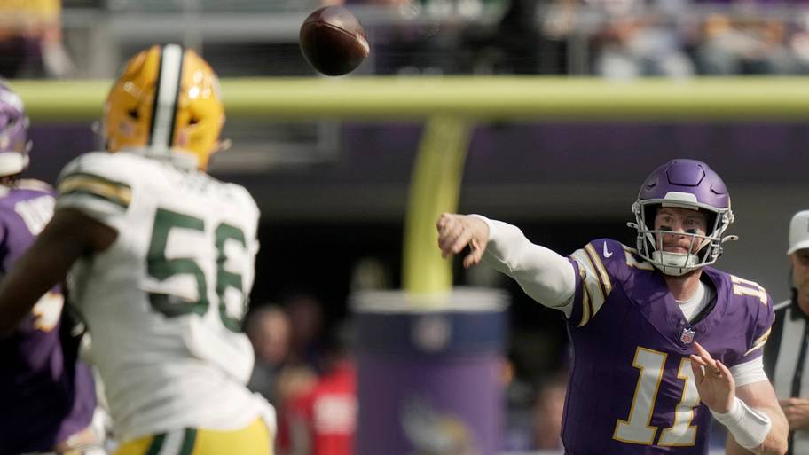 Minnesota Vikings quarterback Carson Wentz 