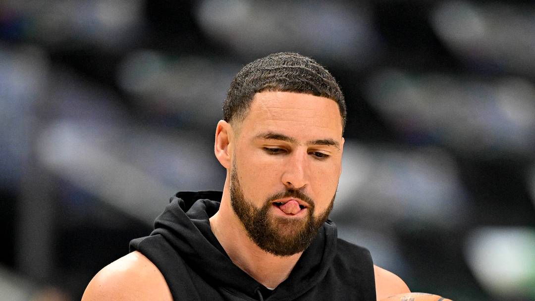 Apr 3, 2026; Dallas, Texas, USA; Dallas Mavericks guard Klay Thompson (31) warms up before the game between the Dallas Mavericks and the Orlando Magic at the American Airlines Center. Mandatory Credit: Jerome Miron-Imagn Images