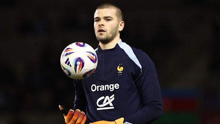 Lucas Chevalier est titulaire avec les Bleus. Lucas Chevalier est titulaire avec les Bleus.