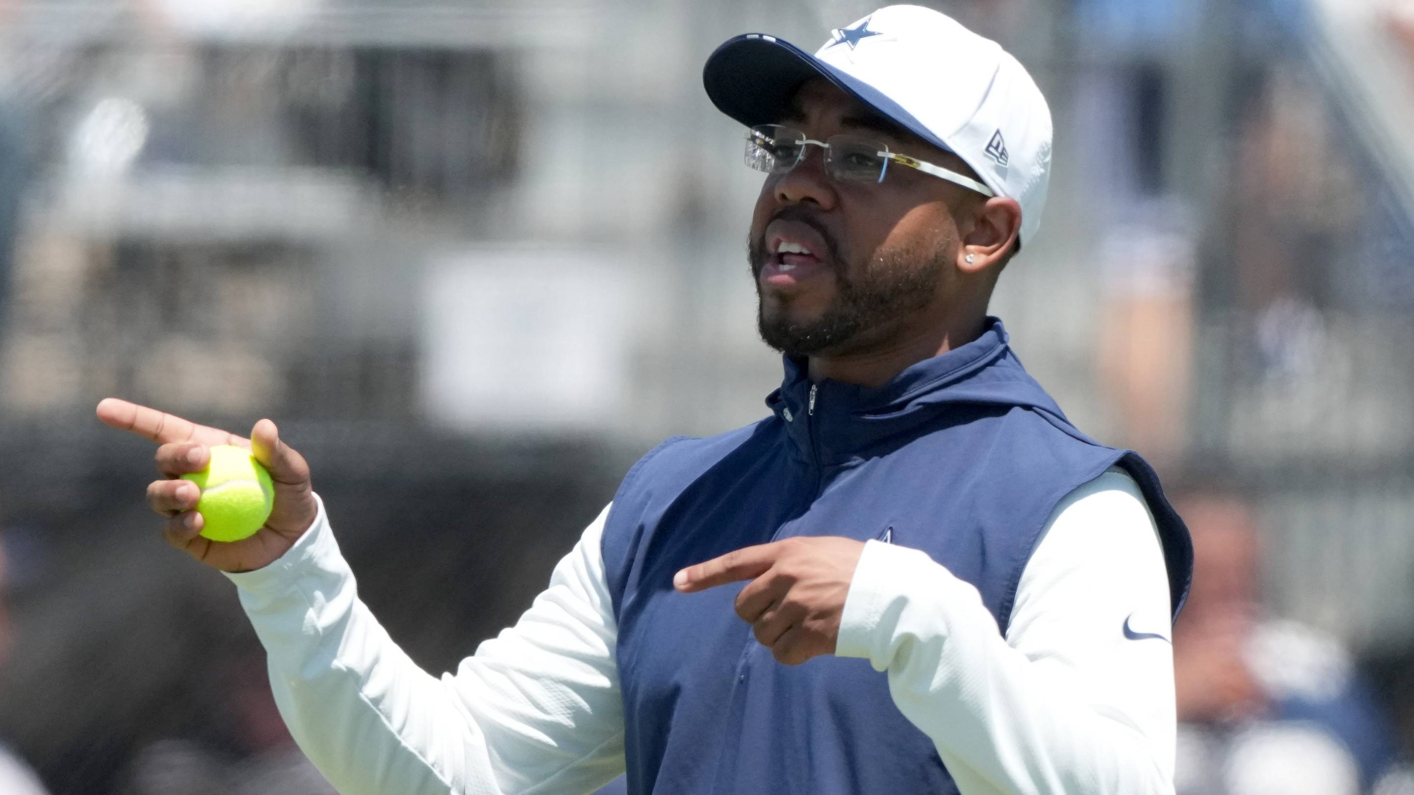 Ex-Giants Coach Offers To Join Cowboys To Help 'Outclassed' DC Christian Parker