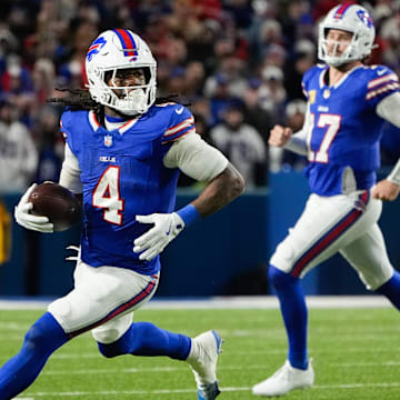 Buffalo Bills running back James Cook III runs the ball after a catch in the second half against the Kansas City Chiefs.