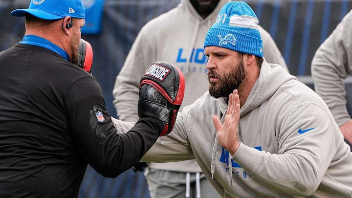 Detroit Lions offensive tackle Taylor Decker (68) warms up before the game between the Chicago Bears and the Detroit Lions at Soldier Field in Chicago, Ill. on Sunday, Dec. 22, 2024.