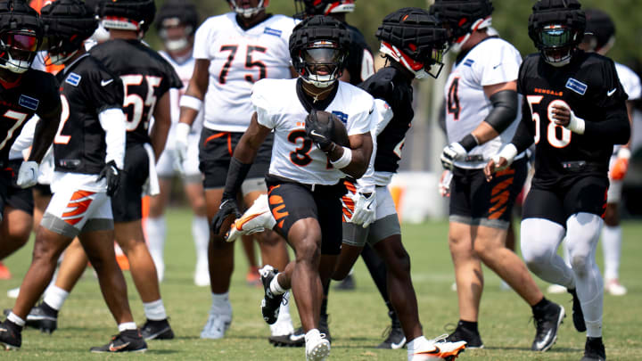 Cincinnati Bengals running back Zack Moss (31) runs downfield during Cincinnati Bengals training camp in Cincinnati on Friday, July 26, 2024.