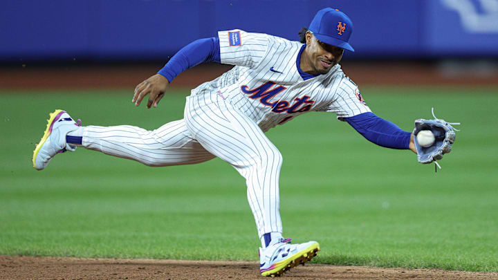 New York Mets shortstop Francisco Lindor (12) fields a ground ball against the St. Louis Cardinals at Citi Field. 
