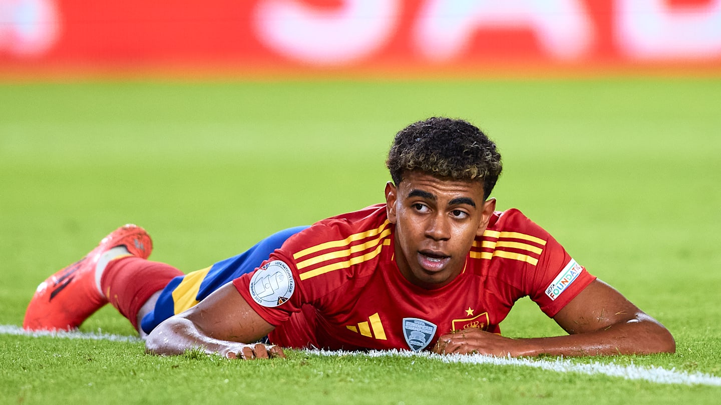 Barcelona sweating over Lamine Yamal injury after winger limps out of