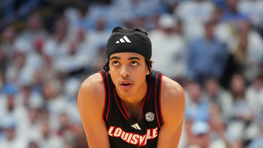 Louisville Cardinals guard Mikel Brown Jr. (0)
