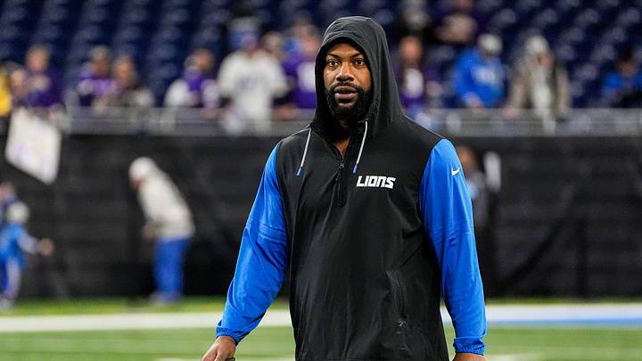 Detroit Lions defensive end Za'Darius Smith (99) warms up before the game between Detroit Lions and Minnesota Vikings at Ford Field in Detroit on Sunday, Jan. 5, 2025.