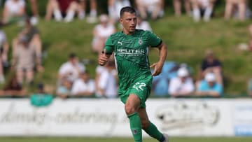 Stefan Lainer trägt nun die Nummer 22