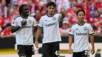 Sorgen optisch für riesige Begeisterung: Die Eintracht-Stars im neuen weißen Retro-Auswärtstrikot