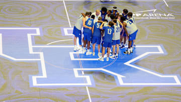Kentucky huddled at Big Blue Madness