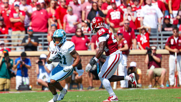  Tulane Green Wave running back Makhi Hughes (21) runs with the ball