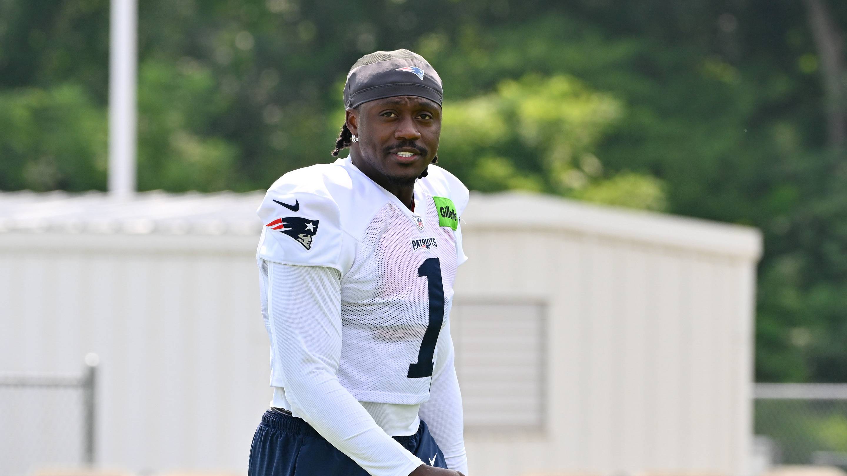 Now In 'Heaven,' A.J. Brown Makes Life Hell For Eagles' DBs - While Complimenting One