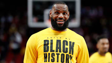 LeBron jugará su temporada número 20 en la NBA