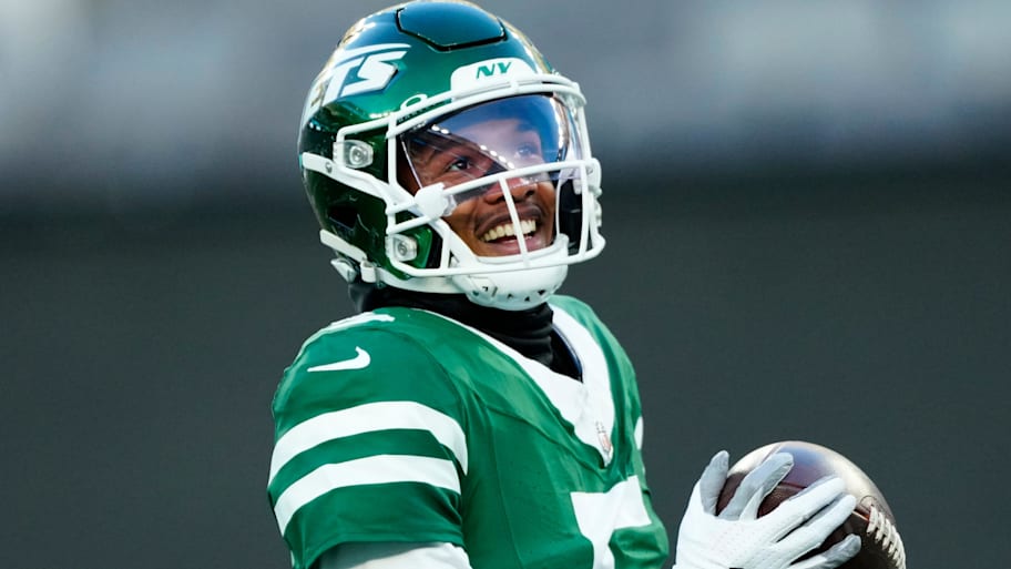 New York Jets wide receiver Garrett Wilson warms up for a game. | Kevin R. Wexler-NorthJersey.com / USA TODAY NETWORK via Imagn Images