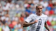 Benjamin Sesko mengambil keputusan untuk bertahan di RB Leipzig walau diincar Manchester United, Chelsea, dan Arsenal.