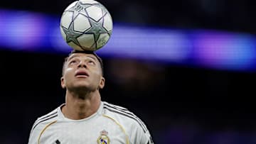 Kylian Mbappé devrait débuter face à Villarreal. Kylian Mbappé devrait débuter face à Villarreal.