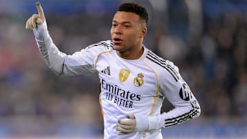 Kylian Mbappé devrait débuter face à Séville ce samedi.