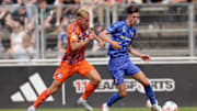 Schalke-Profi Timo Becker (l)