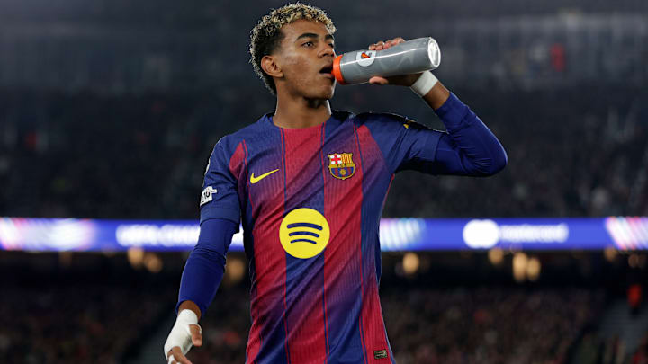 Lamine Yamal devrait débuter face à Osasuna. Lamine Yamal devrait débuter face à Osasuna.