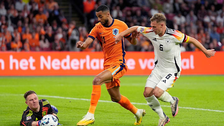 Em setembro Holanda e Alemanha se enfrentaram em jogo de quatro gols que terminou empatado Em setembro Holanda e Alemanha se enfrentaram em jogo de quatro gols que terminou empatado