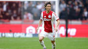 Ko Itakura im Trikot von Ajax Amsterdam