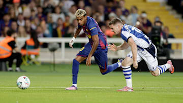Real Sociedad e Barcelona se encontram no gramado do Anoeta 