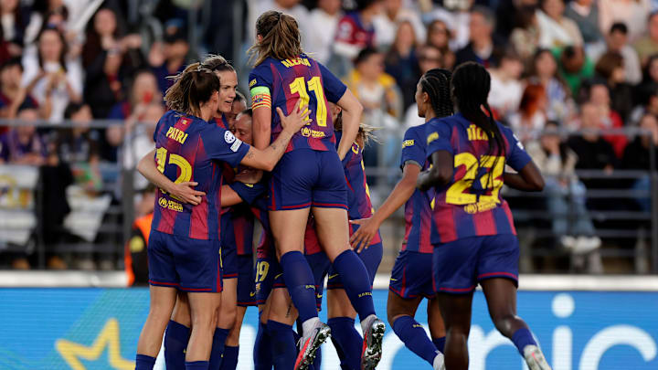 Jogadoras do Barcelona comemoram vitória elástica sobre o Real Madrid na ida das quartas da Champions League Feminina
