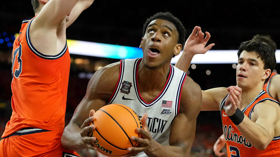 Forward Tarris Reed Jr. drives to the basket against Illinois.