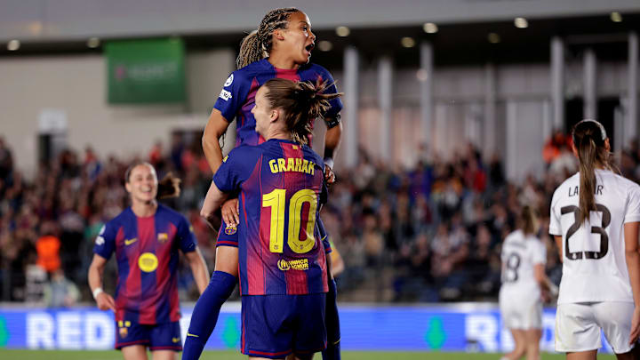 Barcelona goleia no El Clásico e encaminha classificação às semis da UCL Feminina 2025/26