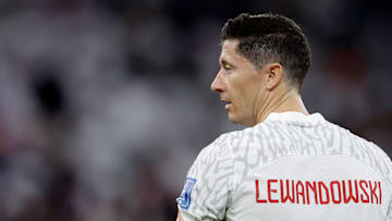 Lewandowski leva a seleção polonesa nas costas