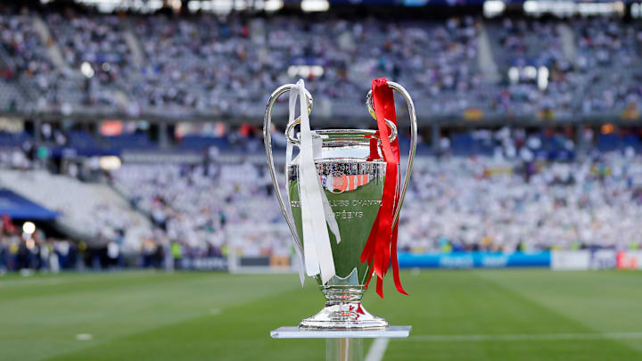 Des supporters ont forcé les barrages pour tenter de rallier les tribunes du Stade de France Des supporters ont forcé les barrages pour tenter de rallier les tribunes du Stade de France