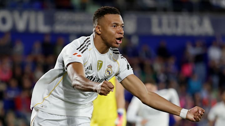 Kylian Mbappé et le Real Madrid affrontent le FC Barcelone dans le Clasico ce dimanche en Liga Kylian Mbappé et le Real Madrid affrontent le FC Barcelone dans le Clasico ce dimanche en Liga