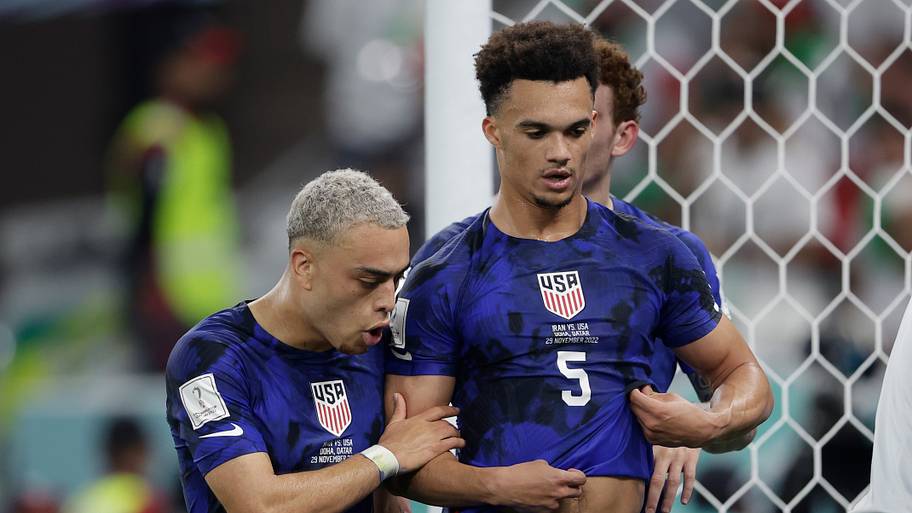 Sergiño Dest, Antonee Robinson
